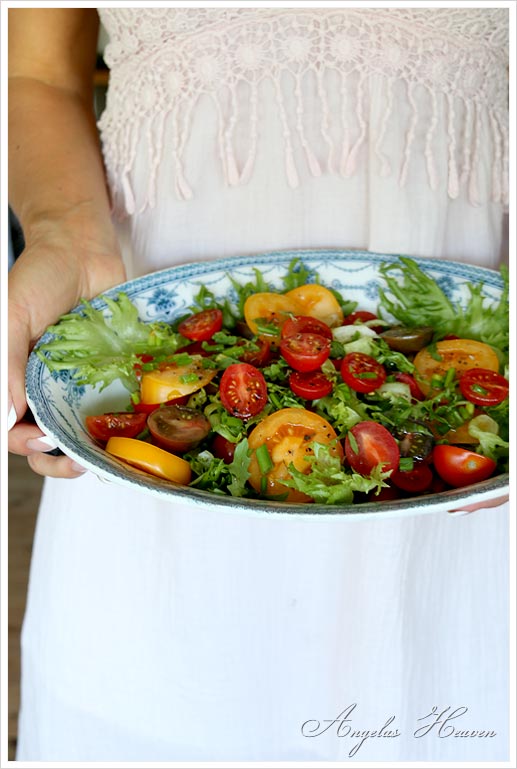 Baked-potato-with-fresh-herbs-and-chevre-tomatoes