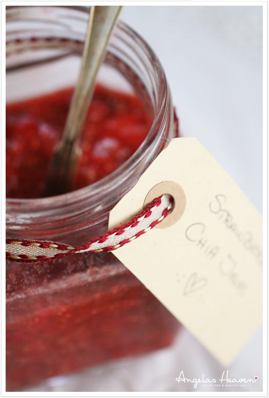 healthy-strawberry-chia-jam